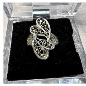 Vintage sterling silver interlocked filagree hearts ring size 5 Valentine Love